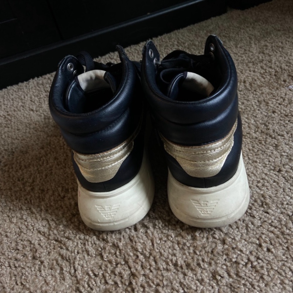 I am updating my wardrobe